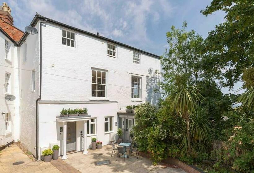 The Old Morgan Period Apartments