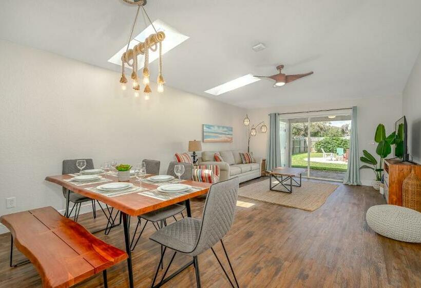 Unique Balinese Home With Fire Pit And Private Fenced Yard! 30 Seconds To The Sand!