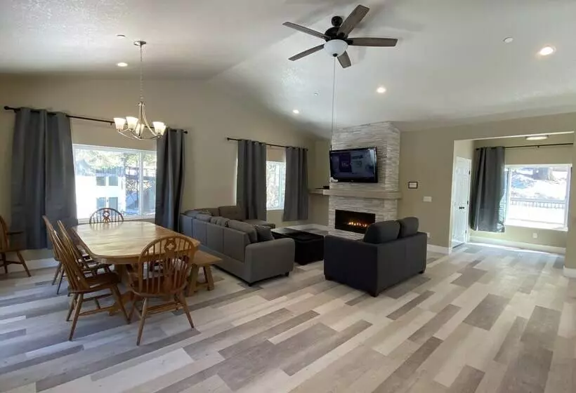 Yosemite S Pine Cove