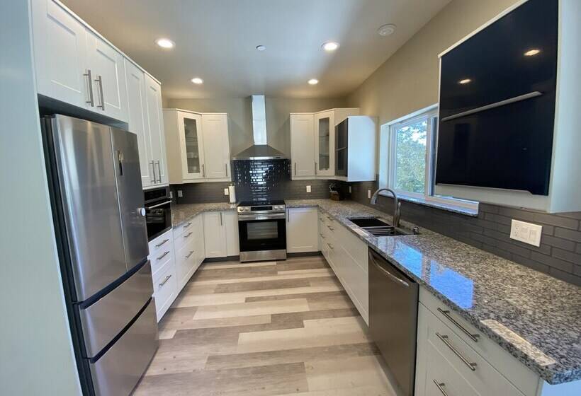 Yosemite S Pine Cove