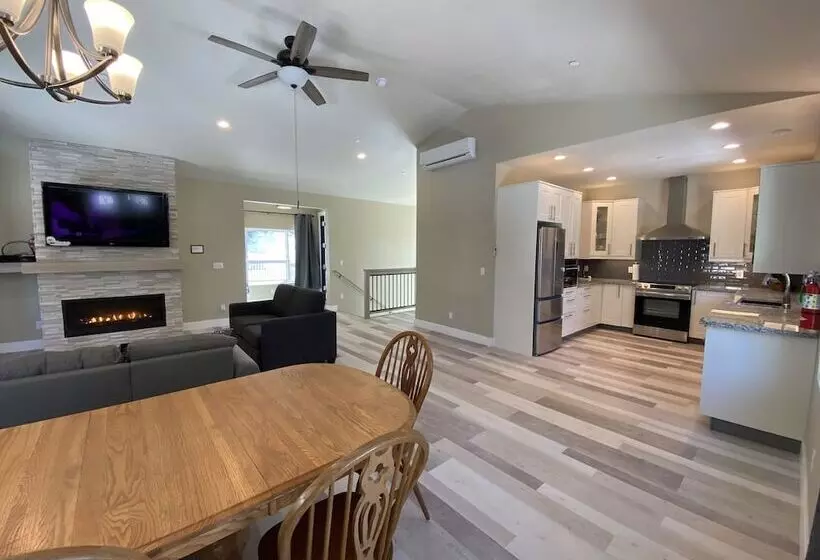 Yosemite S Pine Cove