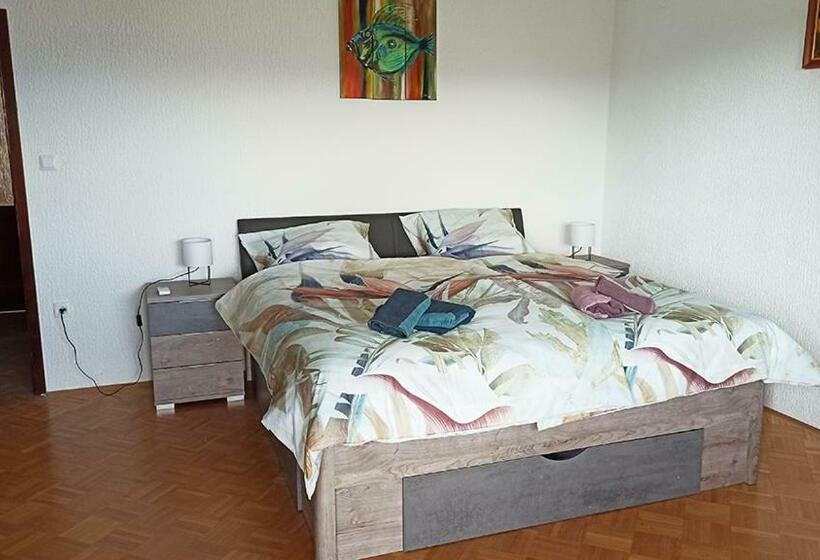 Apartma Montemoro 1