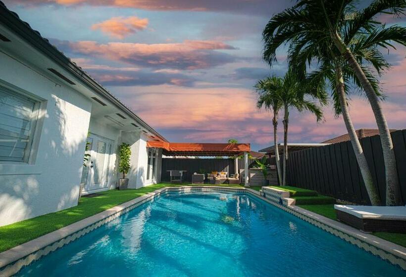 Serene Escape Heated Pool, Bbq, Foosball In Miami L02