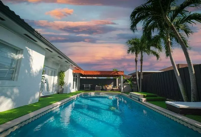 Serene Escape Heated Pool, Bbq, Foosball In Miami L02