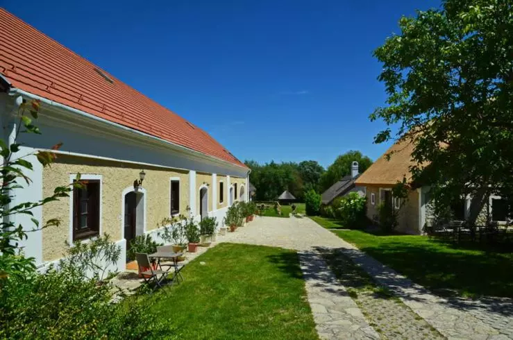 Nemespécsely Udvarház