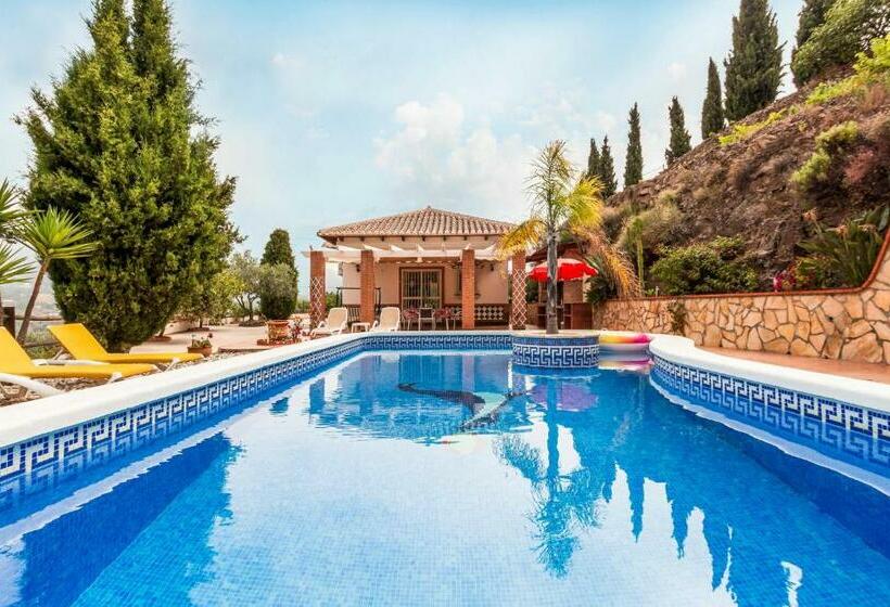 Awesome Home In Cmpeta With 2 Bedrooms, Wifi And Outdoor Swimming Pool