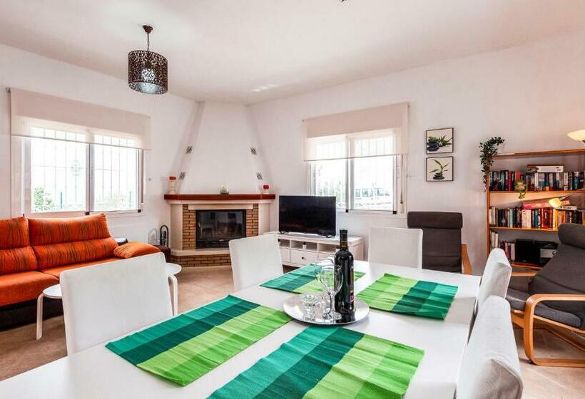 Awesome Home In Cmpeta With 2 Bedrooms, Wifi And Outdoor Swimming Pool