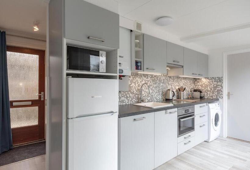 Stunning Bunglow With Patio