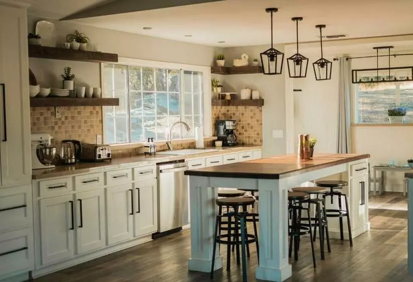 Family Farmhouse By Casa Oso With Views And Spa