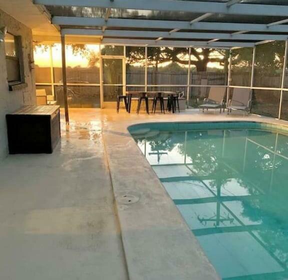 Horizon Oasis Pool Home Double Master