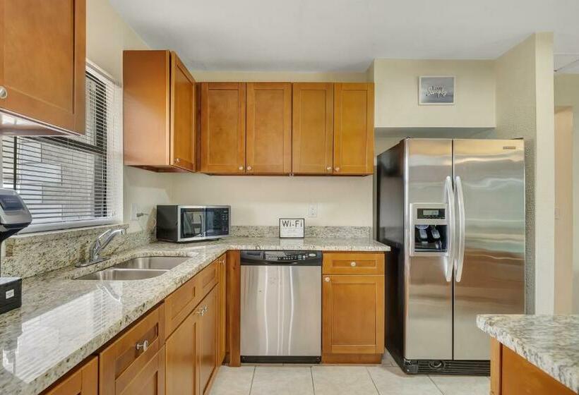 Horizon Oasis Pool Home Double Master