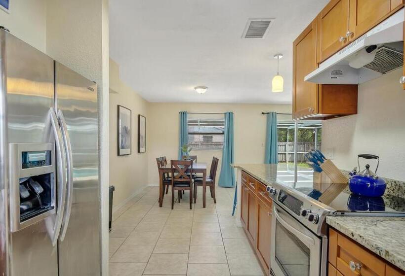 Horizon Oasis Pool Home Double Master