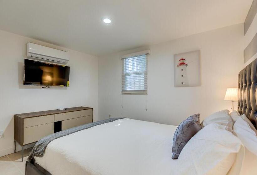 The Cottage In The Oaks   By Avi