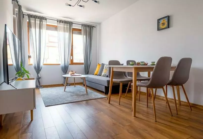 City View Apartment With 2 Bedrooms And Free Garage