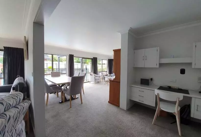 Kerikeri Central House