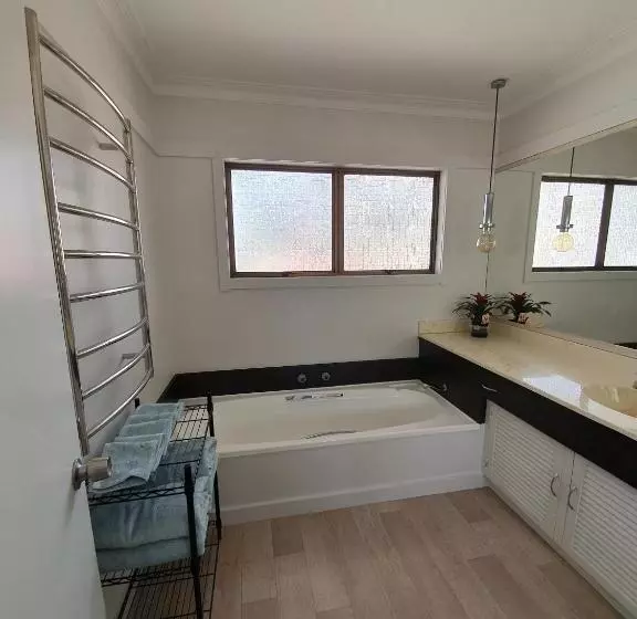 Kerikeri Central House