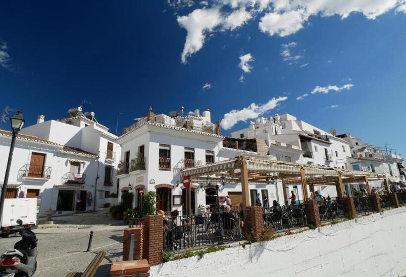 Quiet House In Village Center With Mountains Views