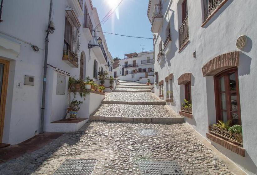 Quiet House In Village Center With Mountains Views