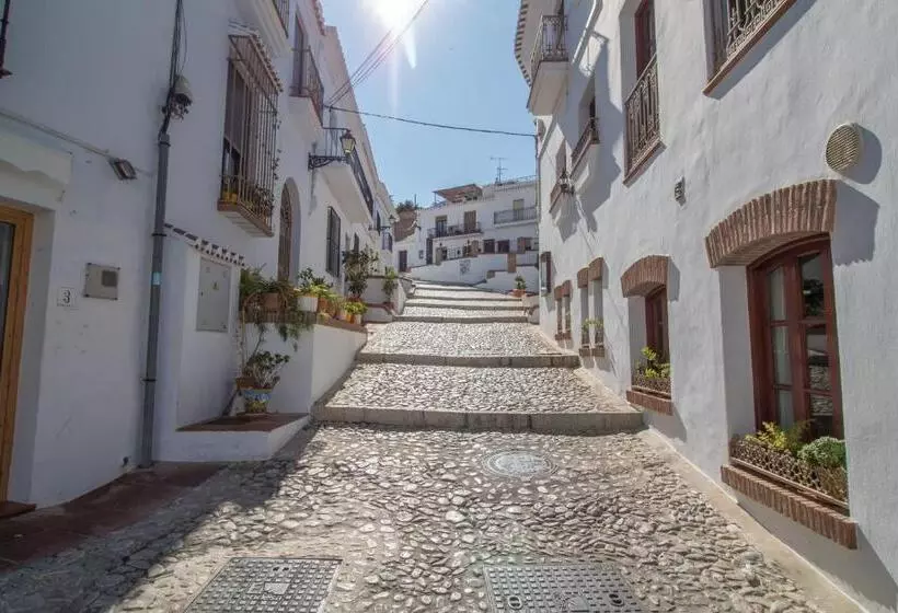 Quiet House In Village Center With Mountains Views