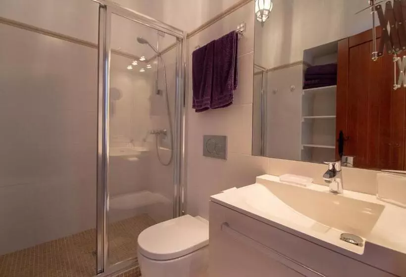 Quiet House In Village Center With Mountains Views