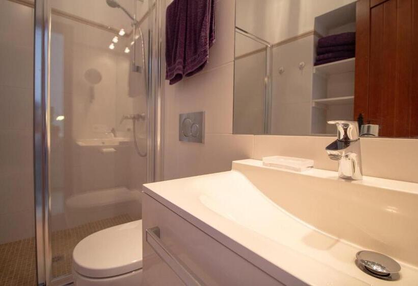 Quiet House In Village Center With Mountains Views