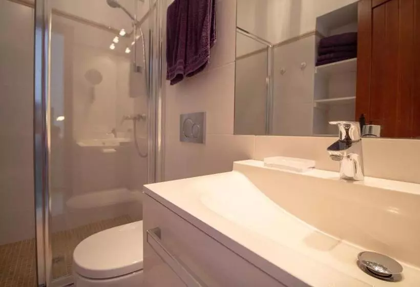 Quiet House In Village Center With Mountains Views