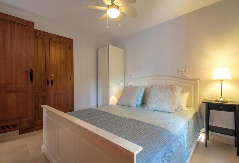 Quiet House In Village Center With Mountains Views