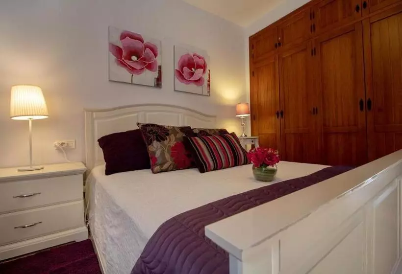 Quiet House In Village Center With Mountains Views