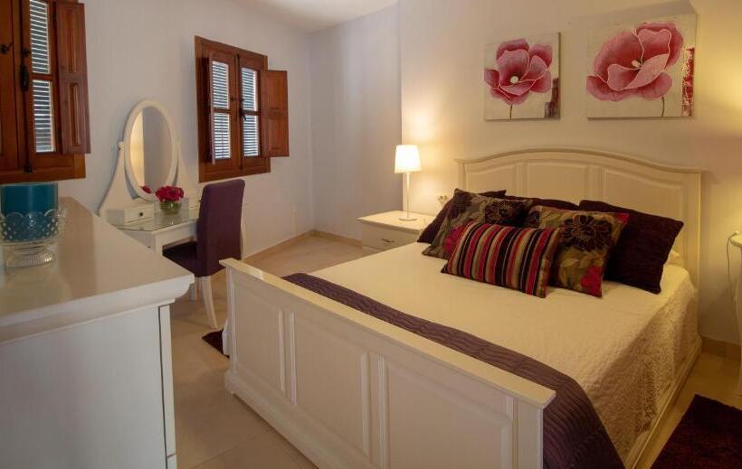 Quiet House In Village Center With Mountains Views