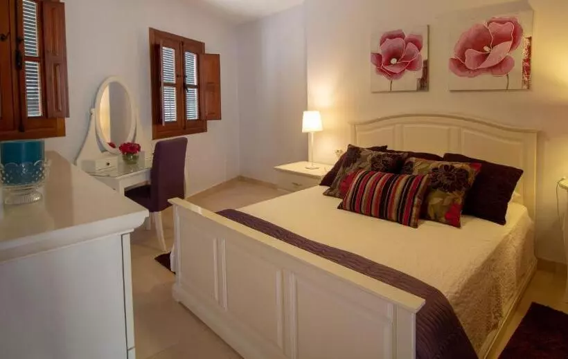 Quiet House In Village Center With Mountains Views