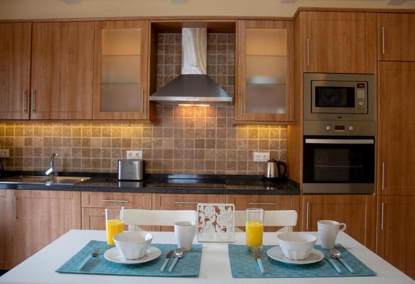 Quiet House In Village Center With Mountains Views