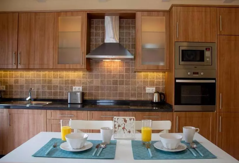 Quiet House In Village Center With Mountains Views