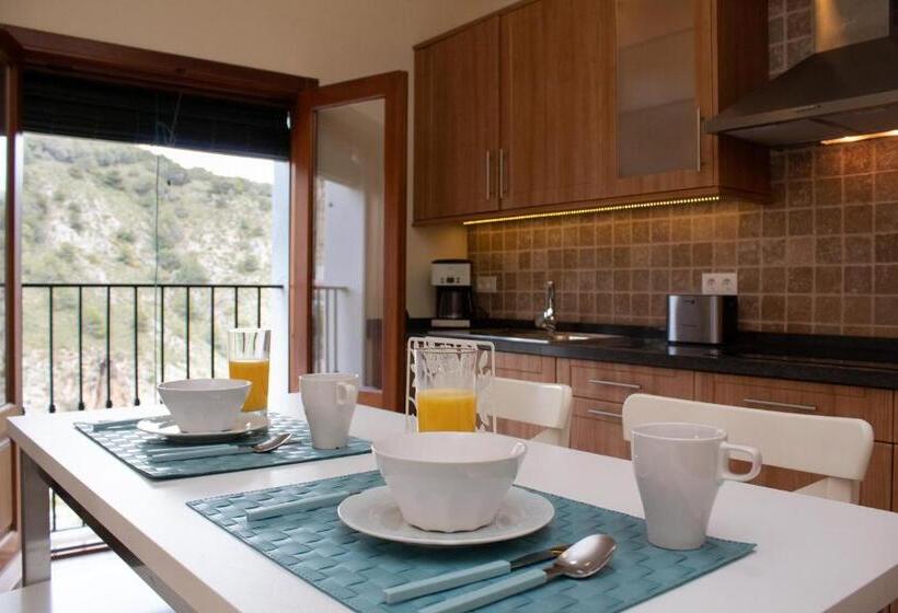 Quiet House In Village Center With Mountains Views