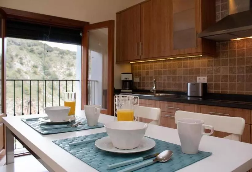 Quiet House In Village Center With Mountains Views