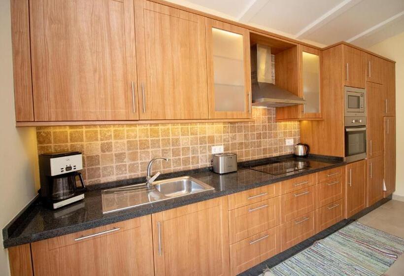 Quiet House In Village Center With Mountains Views