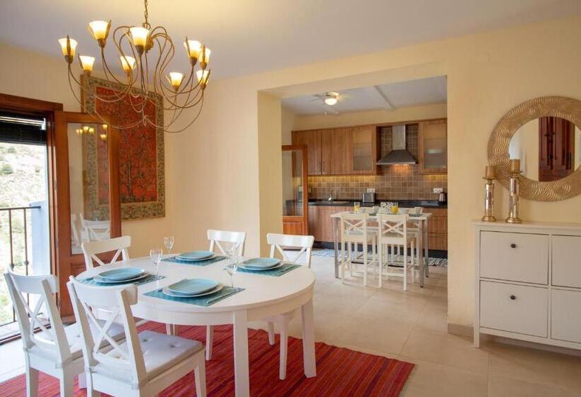 Quiet House In Village Center With Mountains Views