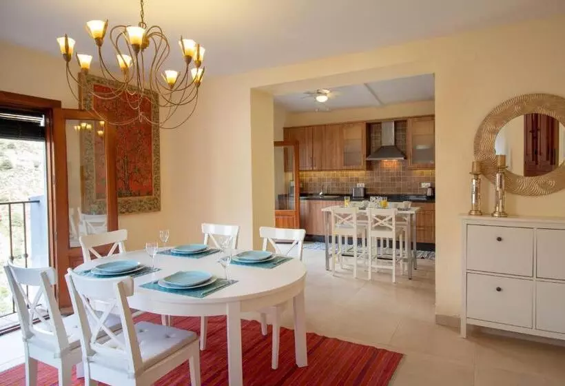 Quiet House In Village Center With Mountains Views