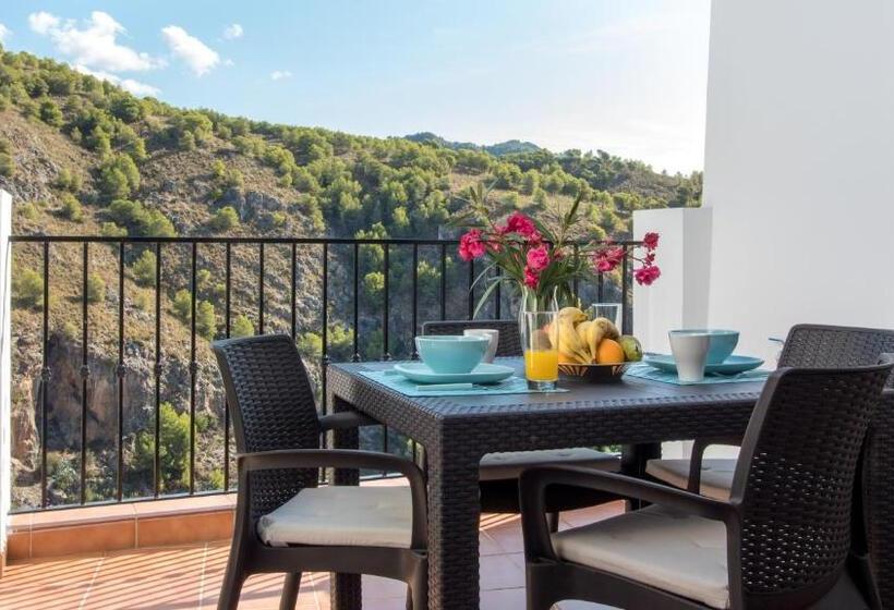 Quiet House In Village Center With Mountains Views