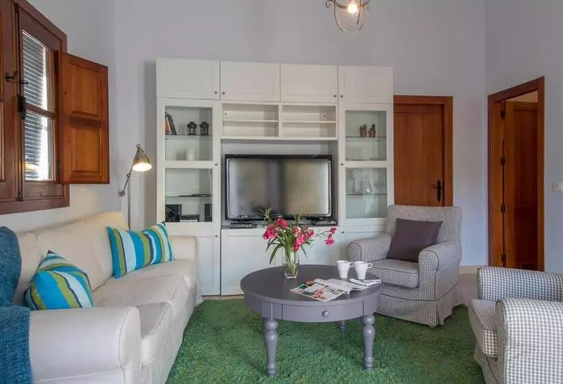 Quiet House In Village Center With Mountains Views