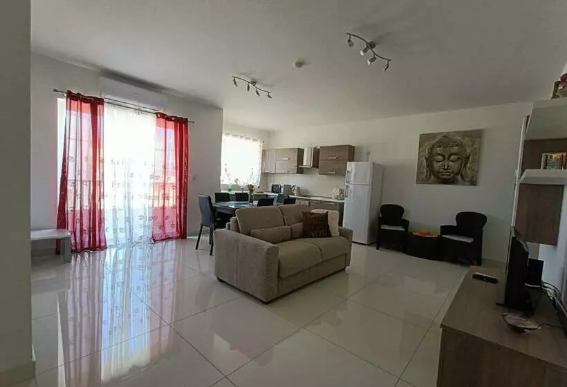 Crescent Court F