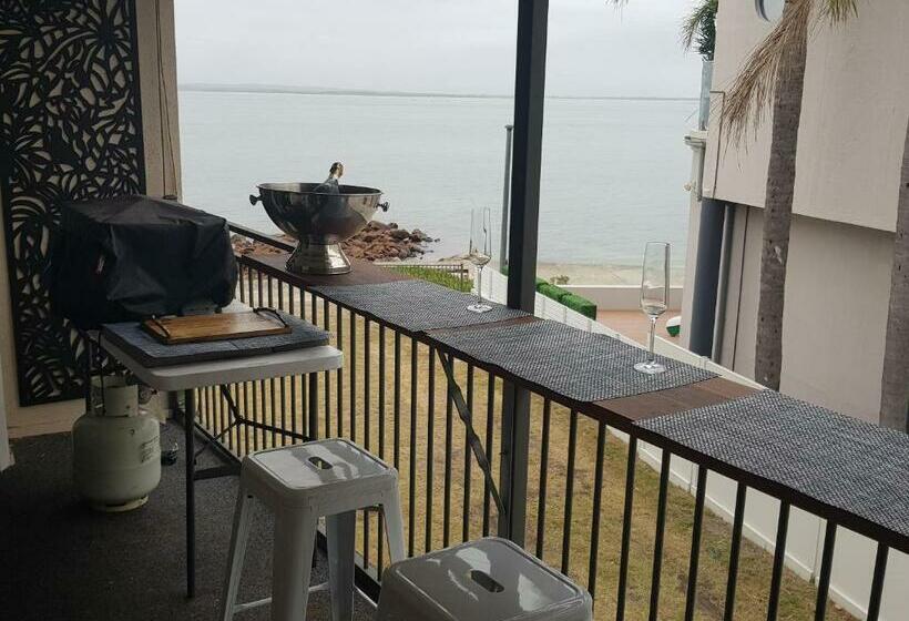 Waterfront Location 2 Bed Apartment In Corlette, Port Stephens Sleeps 4