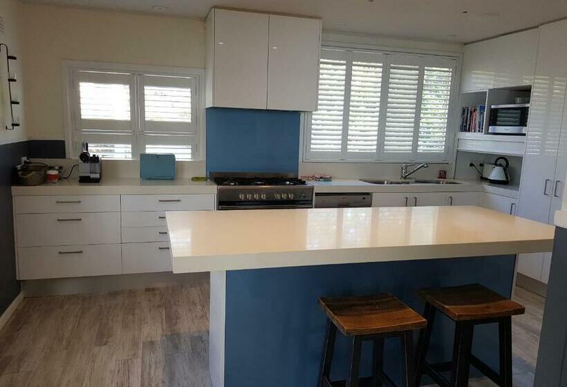 Waterfront Location 2 Bed Apartment In Corlette, Port Stephens Sleeps 4