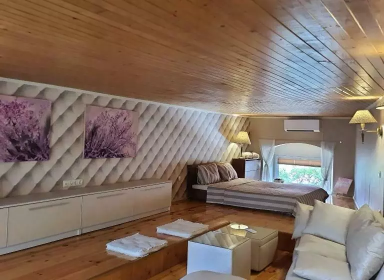 нестандартно бутиково студио за двама романтика