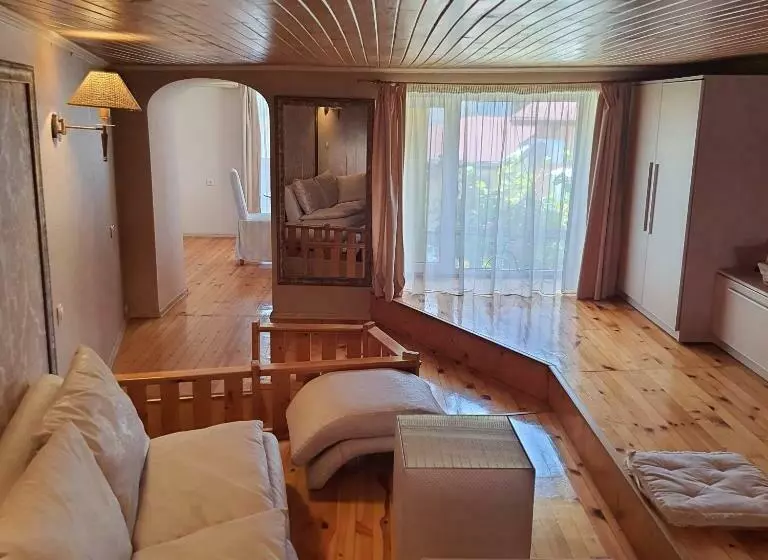 нестандартно бутиково студио за двама романтика