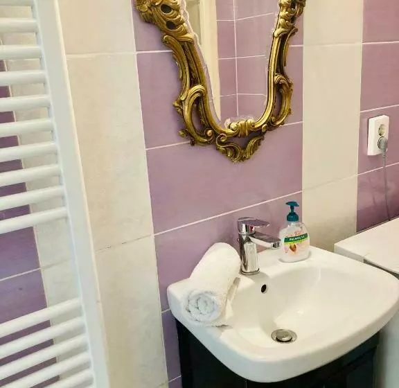 Budapest Diamond Flat