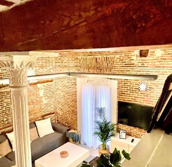 Calle Amparo100 Red Brick Loft For 8 Madrid Lavapies