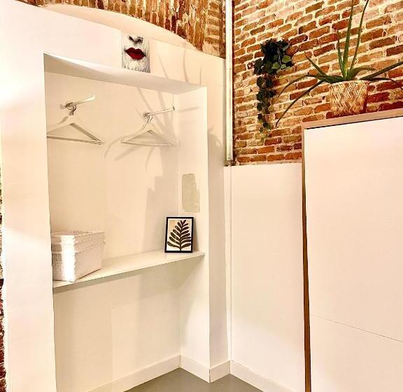 Calle Amparo100 Red Brick Loft For 8 Madrid Lavapies