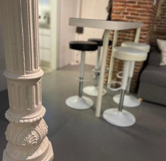 Calle Amparo100 Red Brick Loft For 8 Madrid Lavapies