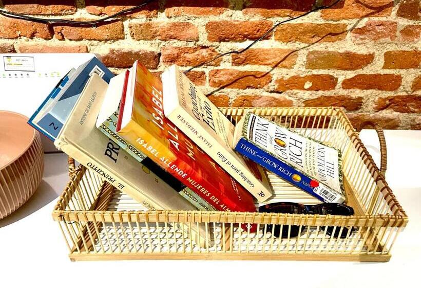 Calle Amparo100 Red Brick Loft For 8 Madrid Lavapies