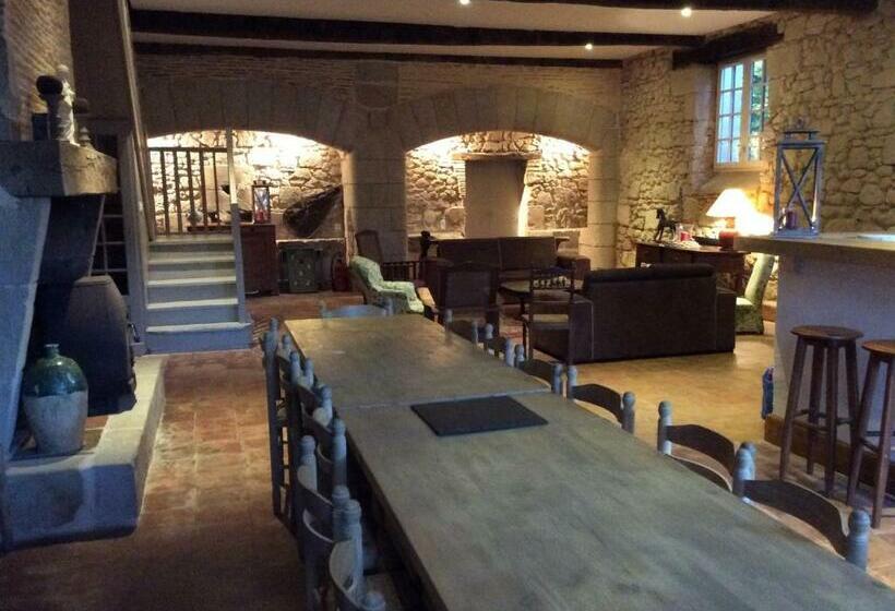 Manoir Elegant A Tombeboeuf Avec Grand Jardin Et Terrasse